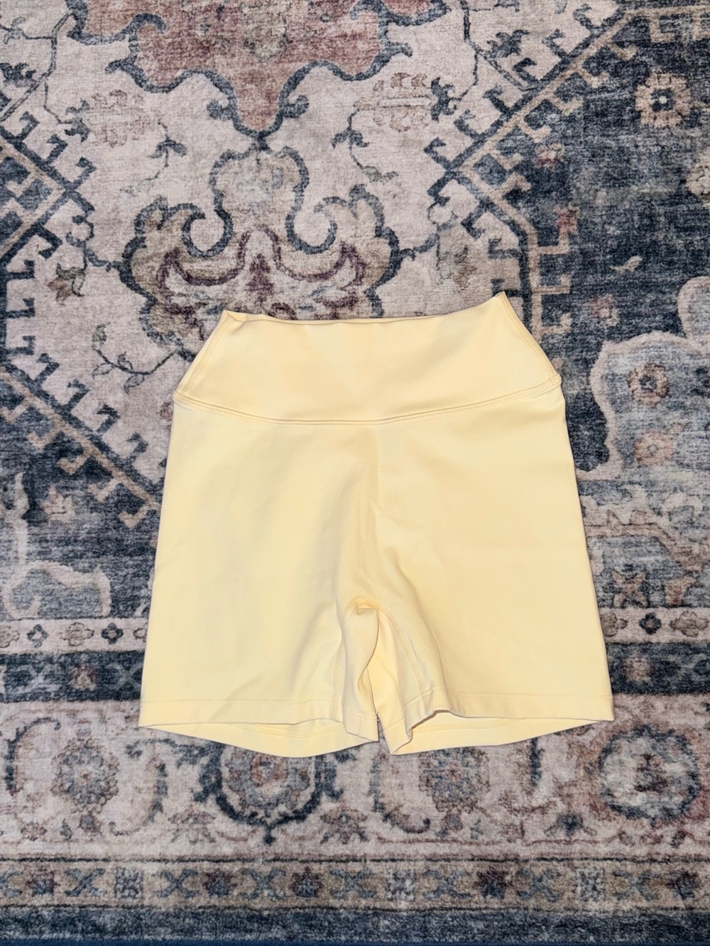 NWOT CSB CROP SHOP BOUTIQUE Invisible Scrunch Shorts 4” - Butter - Size small - Picture 5 of 7